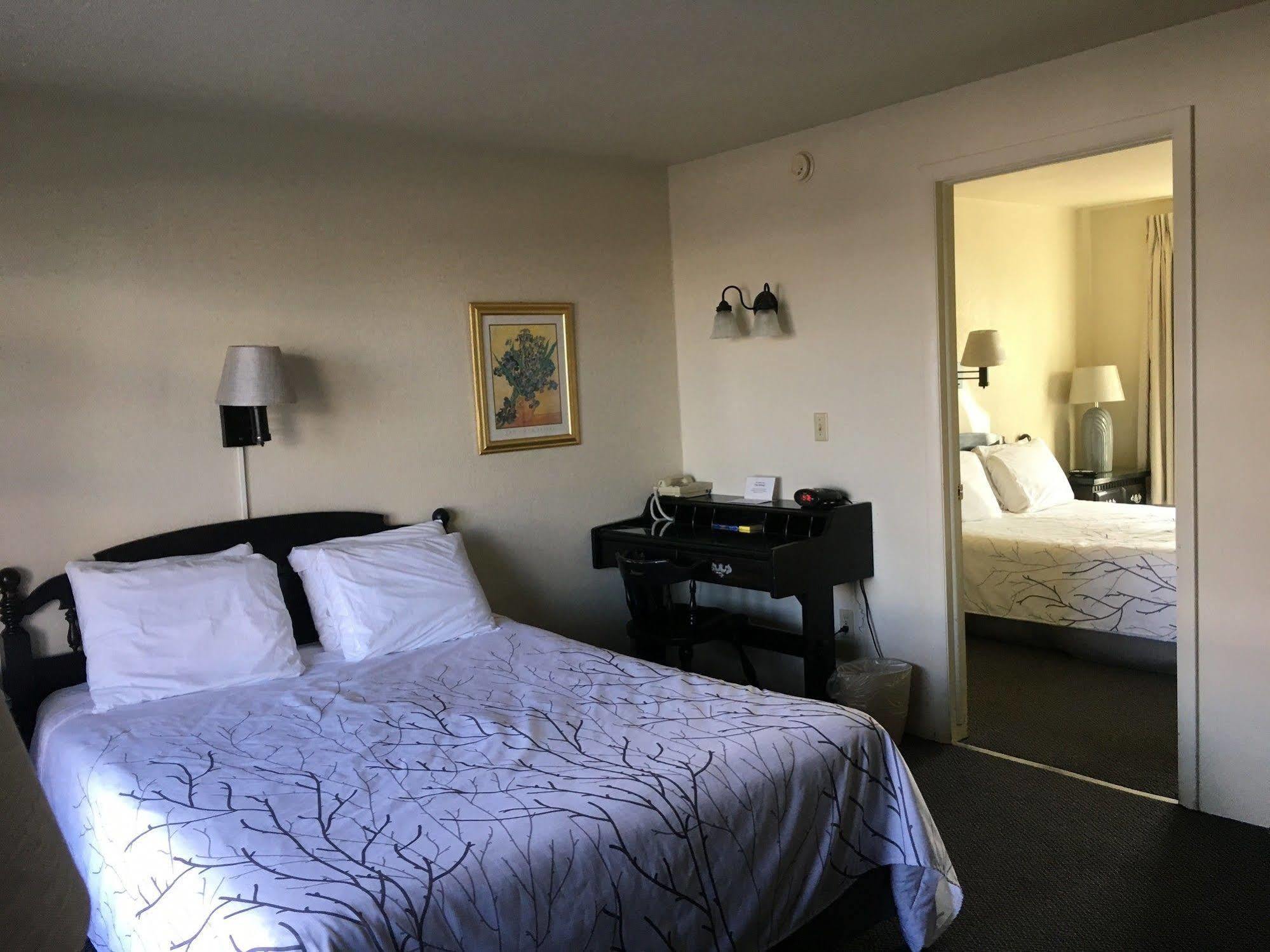 Continental Inn Чебойган Экстерьер фото